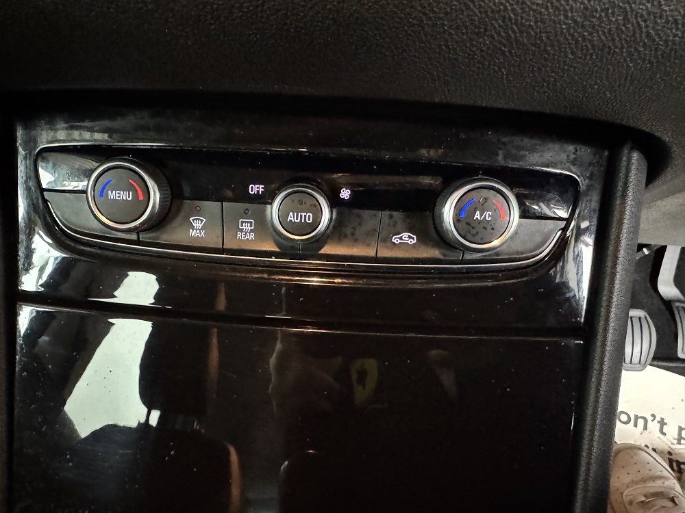 Grandland X Sport Nav sale at Vale AutoTec