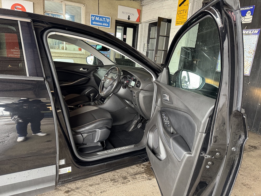Grandland X Sport Nav sale at Vale AutoTec