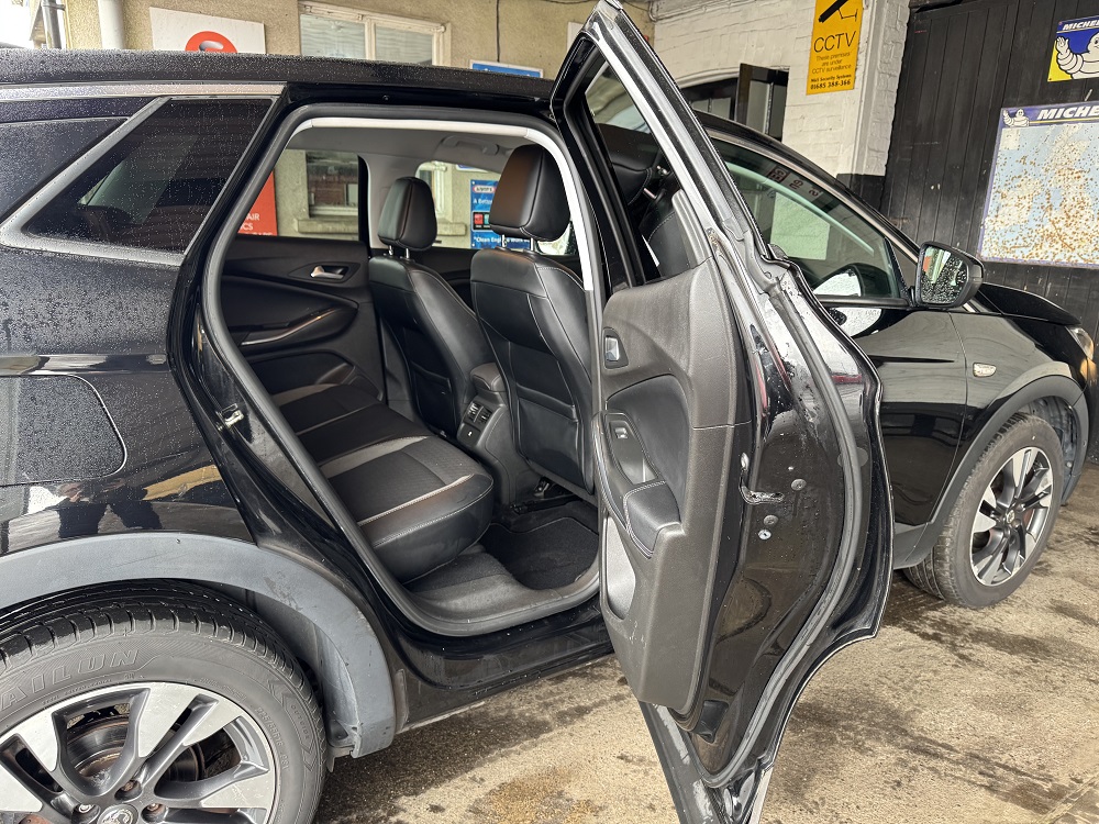 Grandland X Sport Nav sale at Vale AutoTec