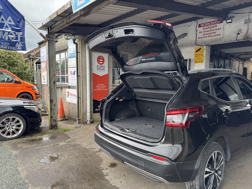 N-Connecta sale at Vale AutoTec